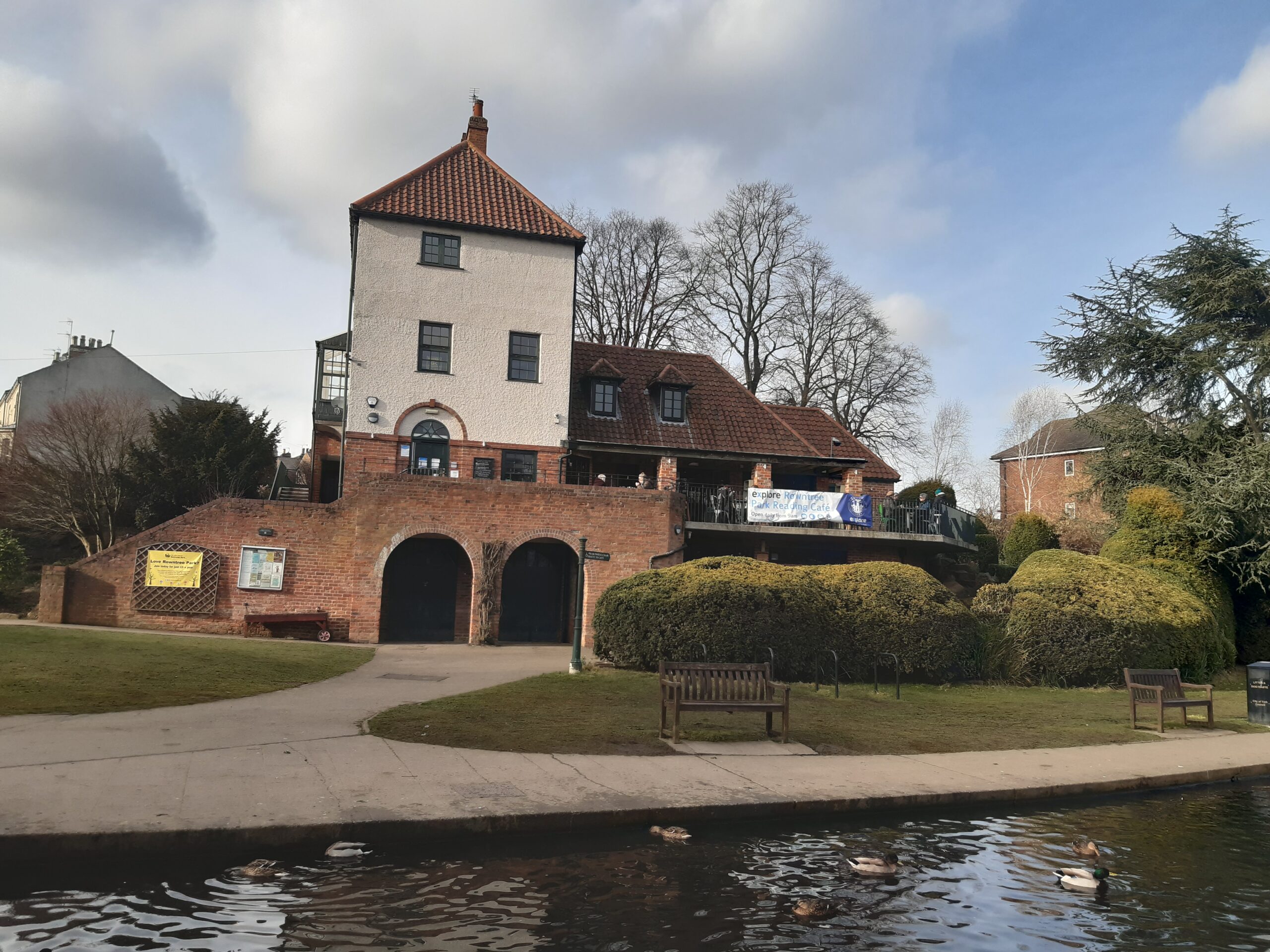 Reading café and pond at Rowntree Park